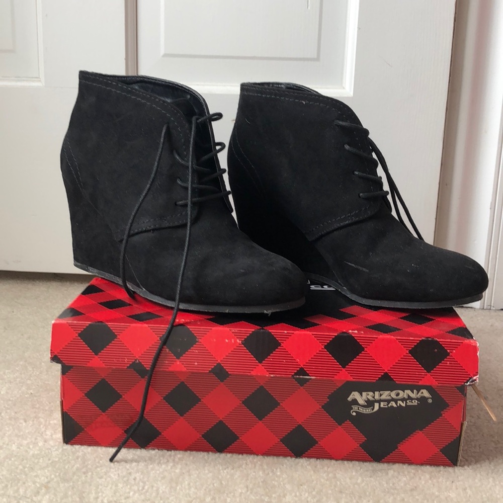 Black wedge boots